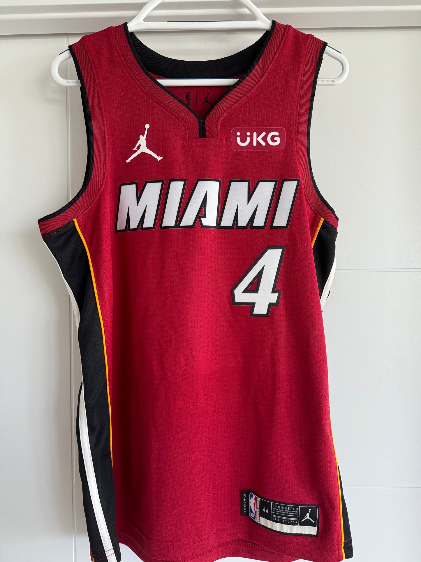 Heat Victor Oladipo Nike Swingman Red 44 NWT